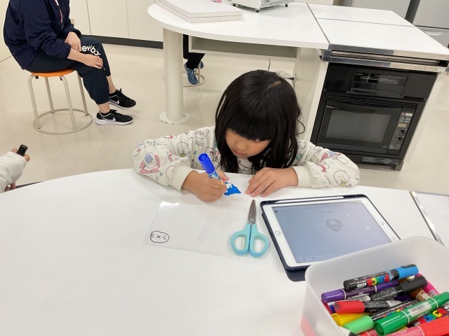 プラ板作成中