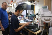 ハヤシ製作所での検品作業