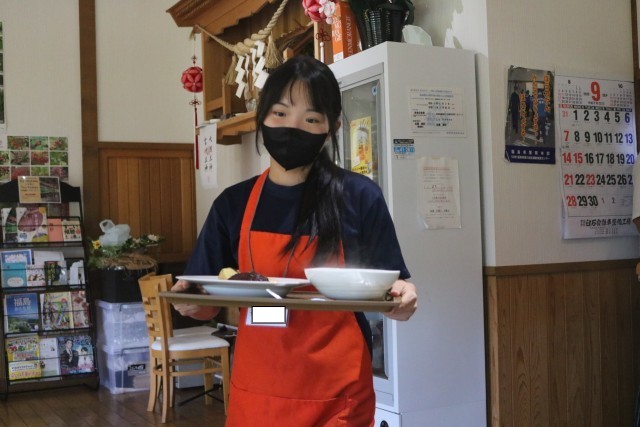 La Kasseでの給仕（サーブ）の練習